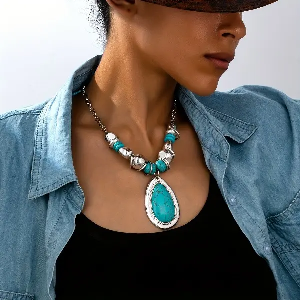Women's Retro High-End Coastal Cowgirl Denim-Style Western Necklace - Classic Cracked Turquoise Oval Pendant, Contrasting Color, Layered Texture, Adjustable Length, Bohemian & American Vibe, Ideal for Daily, Beach & Music Festivals Wear
