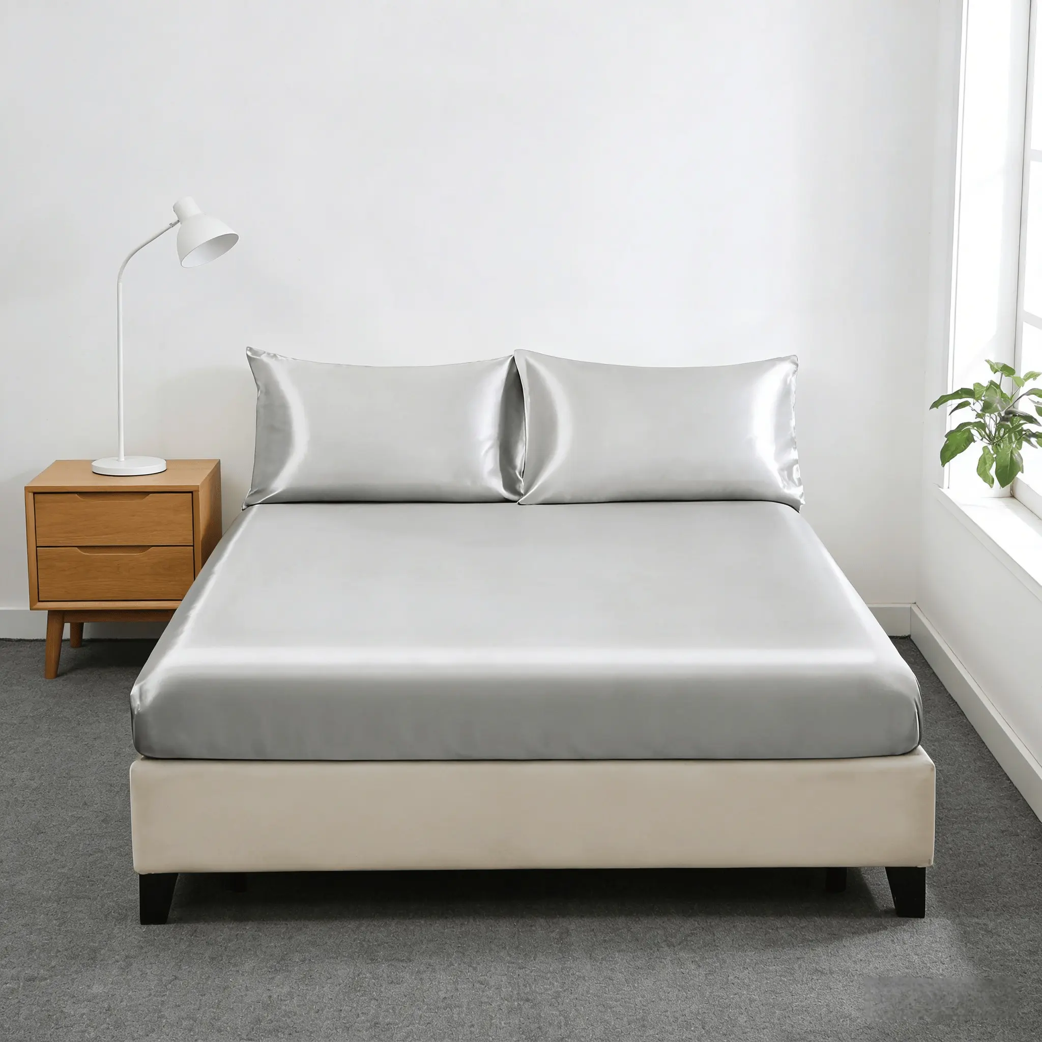 Luxury Satin Sheet Set, 3-piece ultra-soft and skin-friendly set includes 1 fitted sheet and 2 pillowcases, suitable for hotels and home use.