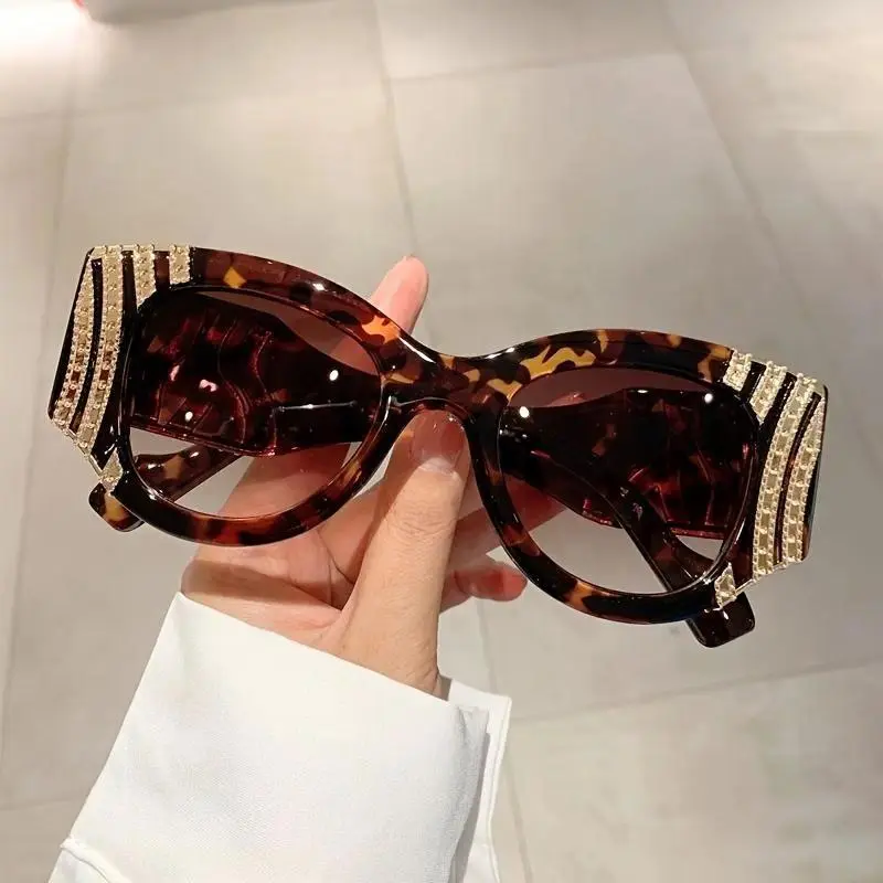 Y2K Oversized Cat Eye Sunglasses - Retro Punk Statement Shades, Bold 2-Tone Vintage Eyewear for Women & Men