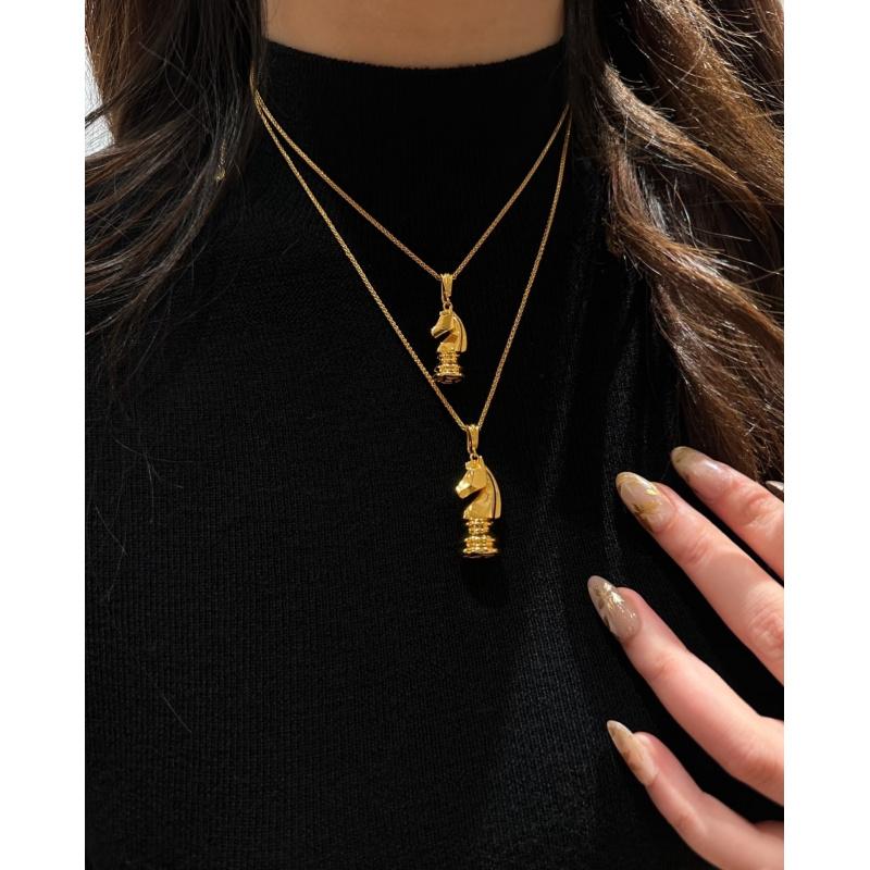 Medieval Knight Horse Pendant Necklace, Thick 18K Gold Plated Chess Piece Charm, Gift Idea Freedom Courage and Power, Vintage Warrior Spirit Jewelry, Aristocratic Noble Inspired Design, Unisex Minimalist Clavicle Chain, Quiet Aesthetic Daily Outfit Party
