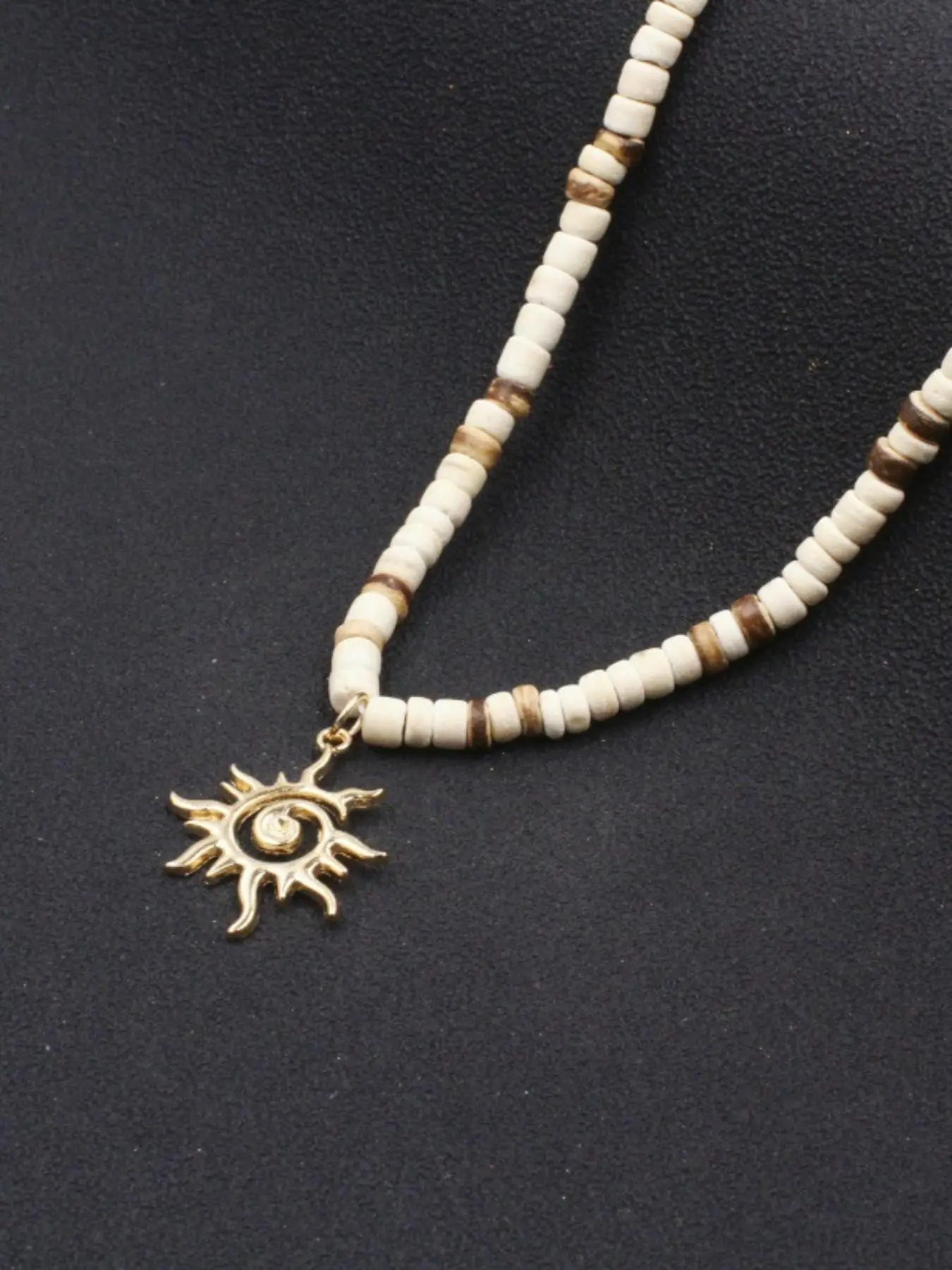 Bohemian Sun Totem Wood Bead Necklace for Men, American Vintage Hippie Ethnic Style Collar Chain, Unique Fashion Accessory