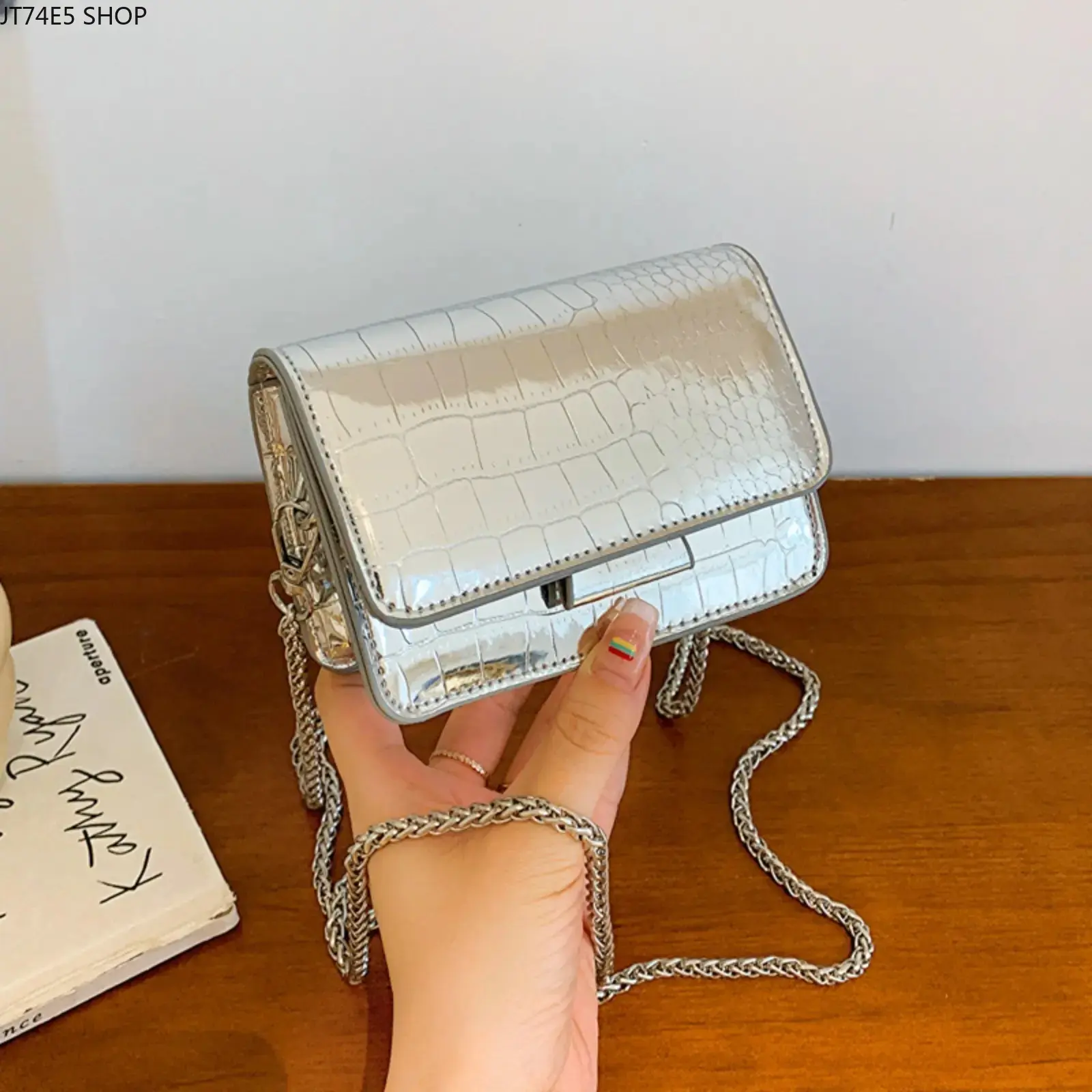 Quilted Crossbody Purse for Women, Silver Square Mini Shoulder Bag with Chain Strap, Versatile Fashion Casual Women’s Crossbody Accessory