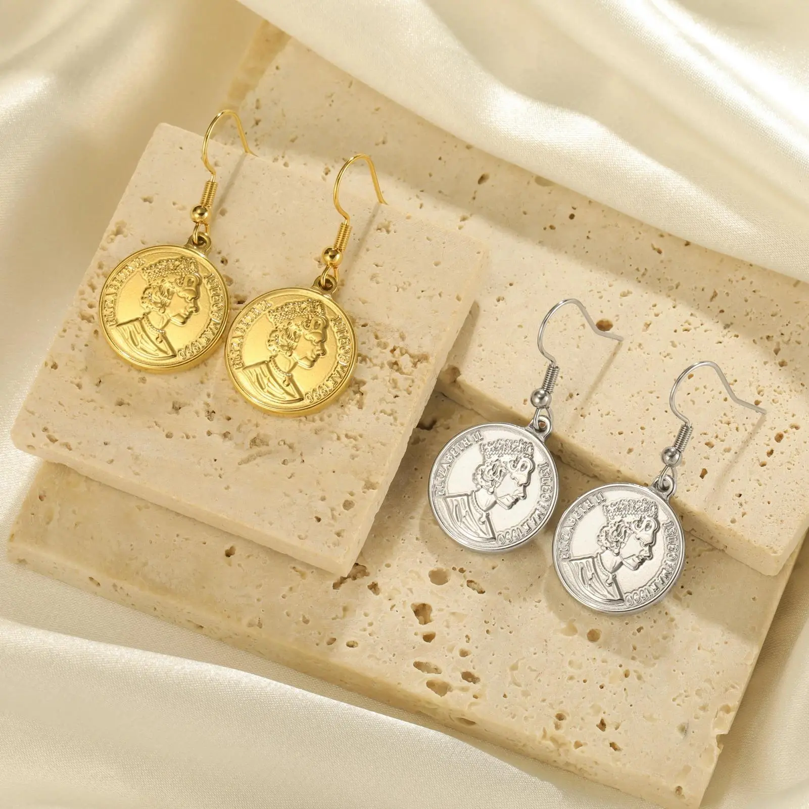 Skyrim Queen Elizabeth Ⅱ Coin Drop Earrings Stainless Steel Gold Color Earring Women Memorial Jewelry Valentine Gift Wholesale