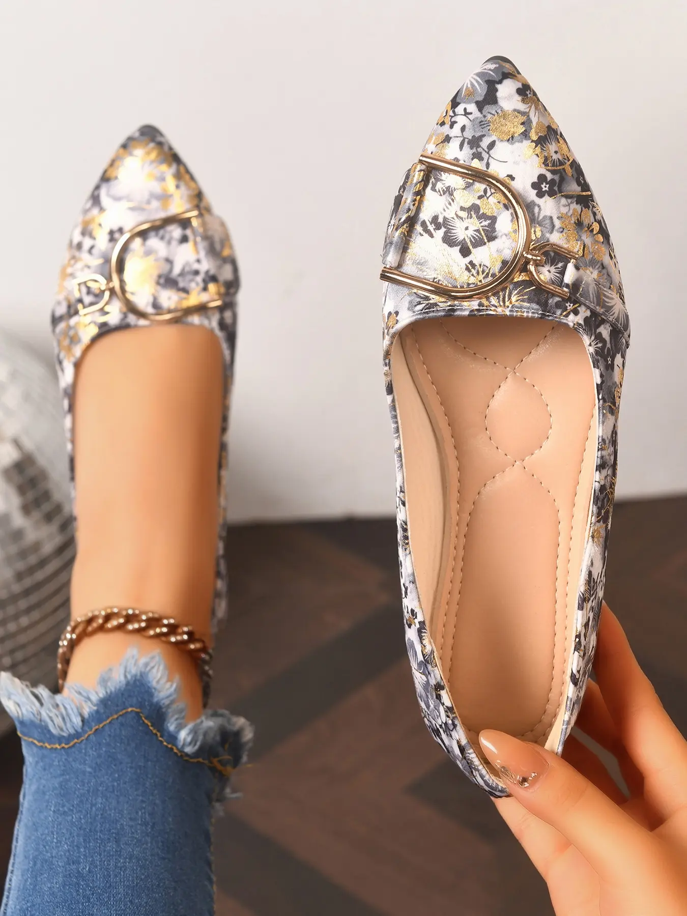 1 Pair Women's Floral Print Metal Buckle Pointed Toe Flat Shoes, French Elegant Style Shallow Cut Soft Sole Footwear, Versatile Casual Shoes for Commute, Dating & Daily Wear