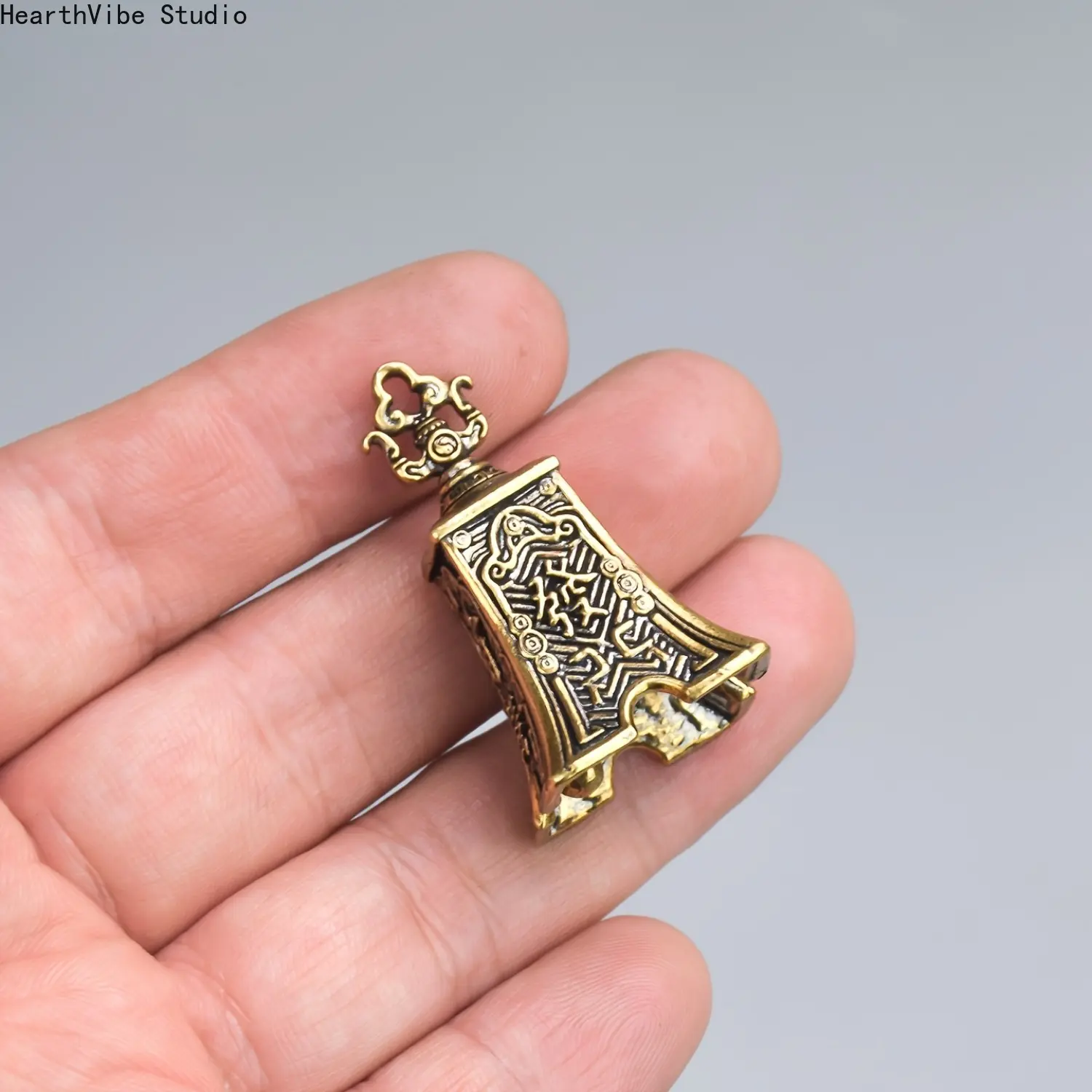Brass "Daily Inflow of Gold" Wealth-Attracting Bell; Vintage Brass "Ten Thousand Taels of Gold" Auspicious Bell; Decorative Ornament; Small Brass Feng Shui Item for Attracting Good Fortune.