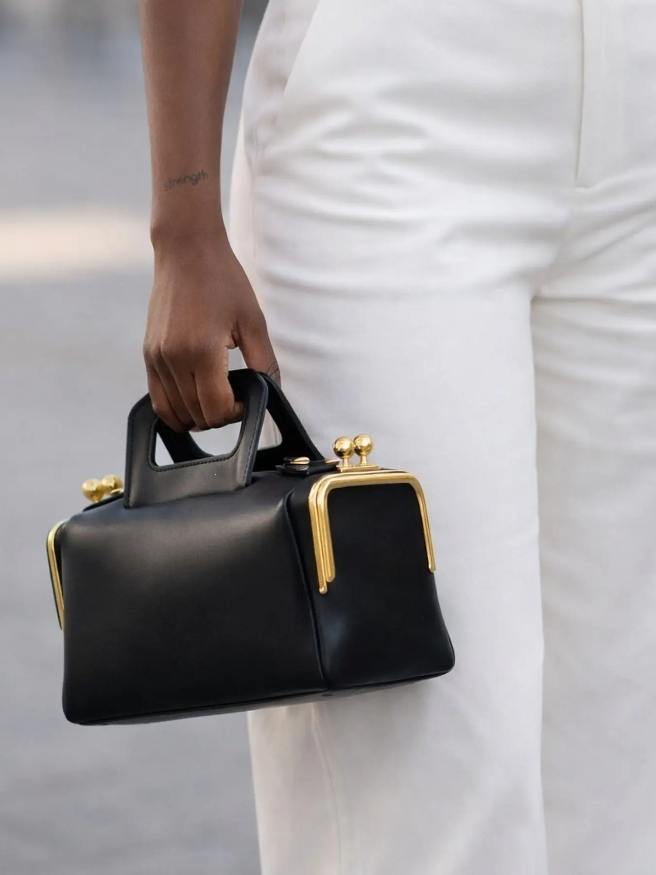 Luxury Retro PU Leather Pillow Bag, Handmade Commuter Shoulder Crossbody Bag, Casual Evening Single Strap Bag, Fashion Functional Design, Fashion Crossbody Handbag, Fashion Crossbody Bags