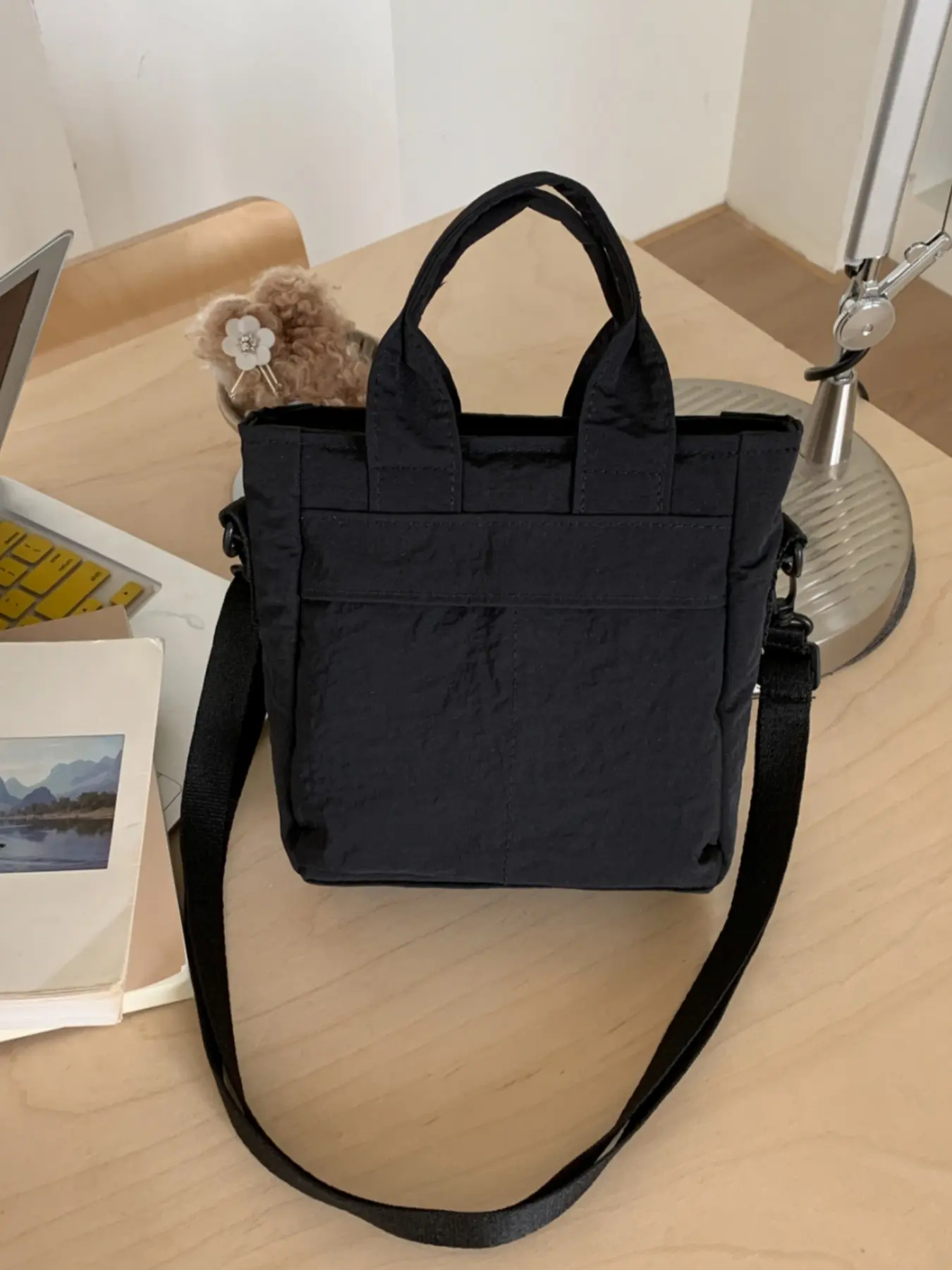 Simple, lightweight and comfortable mini tote bag with detachable and adjustable crossbody shoulder strap, women's daily commuting work and casual shoulder bag