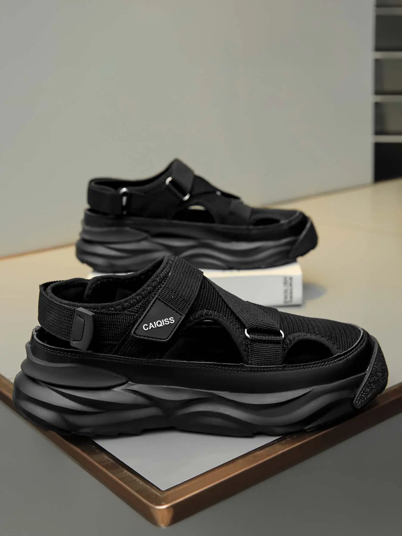 Men's Mesh Adjustable Strap Platform Beach Sandals, Closed Toe Anti-Collision Height Boost Cushioned Outdoor Water Shoes, Light Breathable Dual-Wear Casual Slide Sandals, Thick Sole Slide