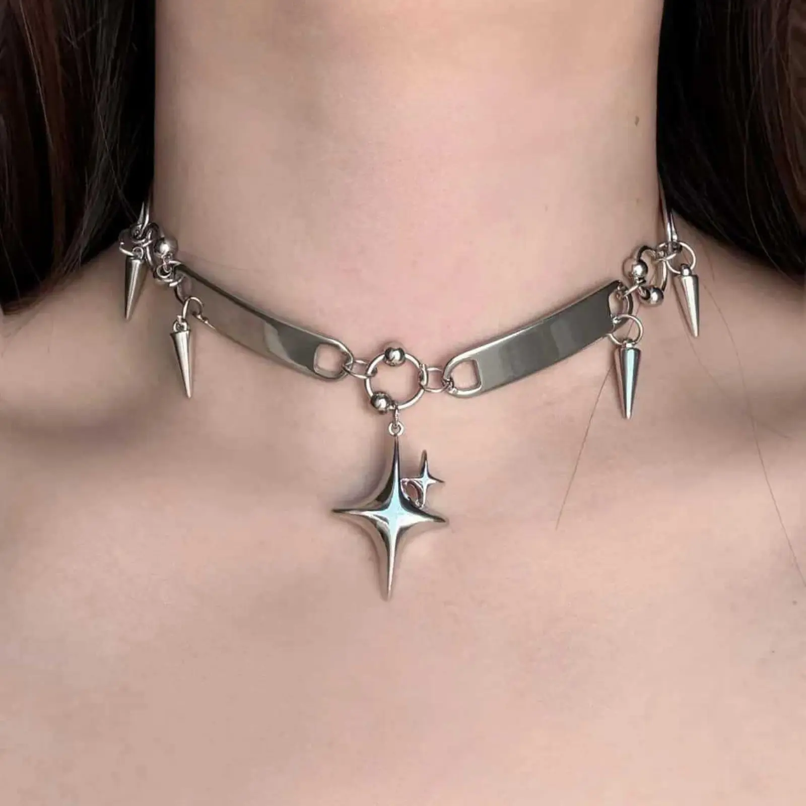 Y2K Punk Spike Four Pointed Star Choker Necklace, Silver Conical Rivet Star Pendant Collar, Gothic Stainless Steel Neck Choker for Women Streetwear Concert Alt Fashion