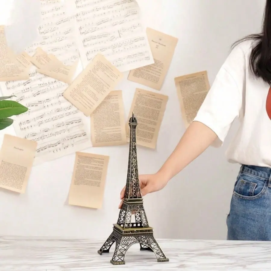 Eiffel Tower Shaped Ornament, Metal Material Decorative Piece, Travel Souvenir, Holiday Gift, Unique Decoration Item