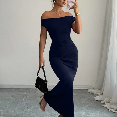 Elegant Ruched Off-Shoulder Party Dress, Slip Dress Prom, with Metallic Accents, Slim-Fitting Formal Evening Gown, Chic Stylish Cocktail Wear, Perfect for Special Occasions