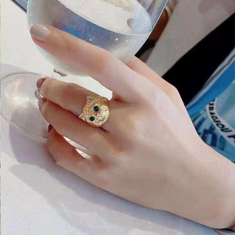 Ins Style Cat Ring for Women – Simple Design with Embedded Synthetic Diamonds – French Vintage-Inspired Textured Gold Carving – Versatile and Chic Accessory