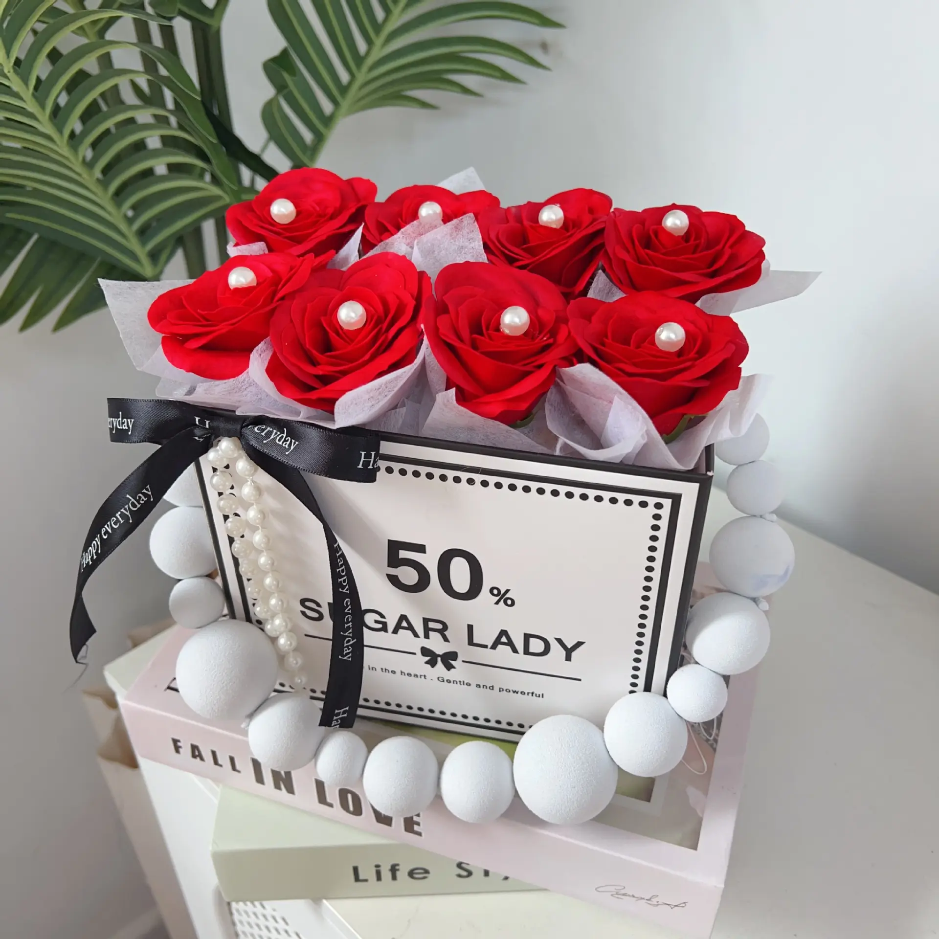 Girlish artificial rose soap flower gift box with fresh mild scent. Peelable petals for daily wash, permanent decor instead of fresh flowers. Full of romance for confession, graduation and birthday surprises for best friends and lovers.