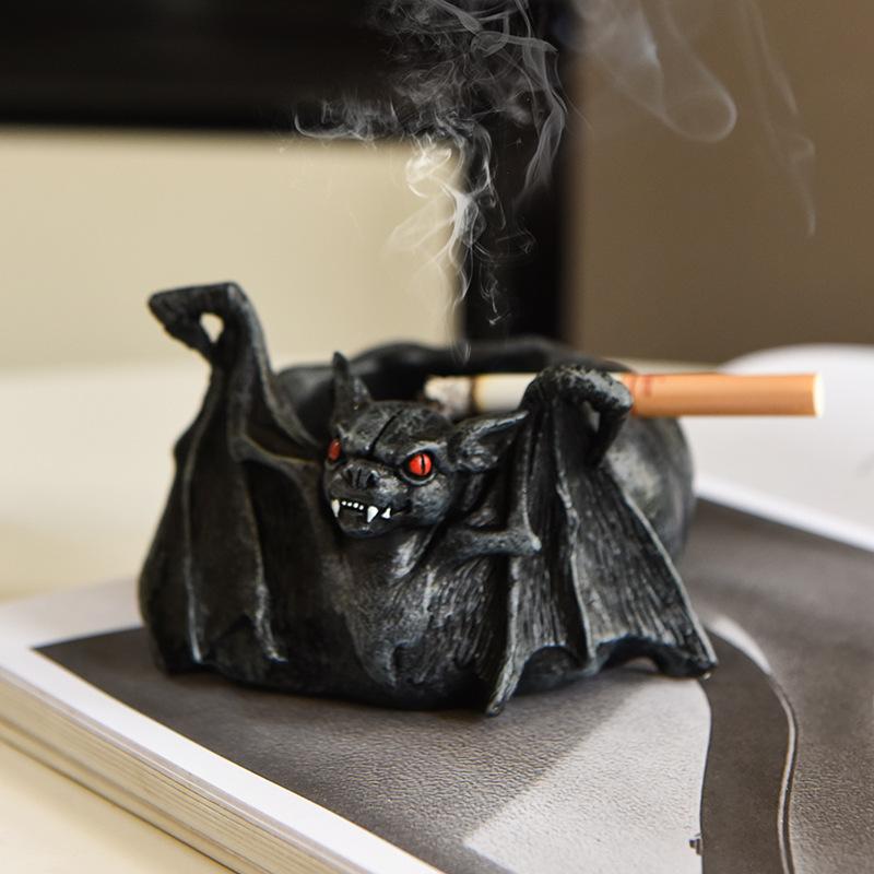 Gothic Bat Ashtray Resin Decor – Unique European & American Style Creepy Cute Smoking Ash Tray for Home Living Room, Bedroom, Study Desk Aesthetic Ornament, Creative Personality Home Decoration Gift