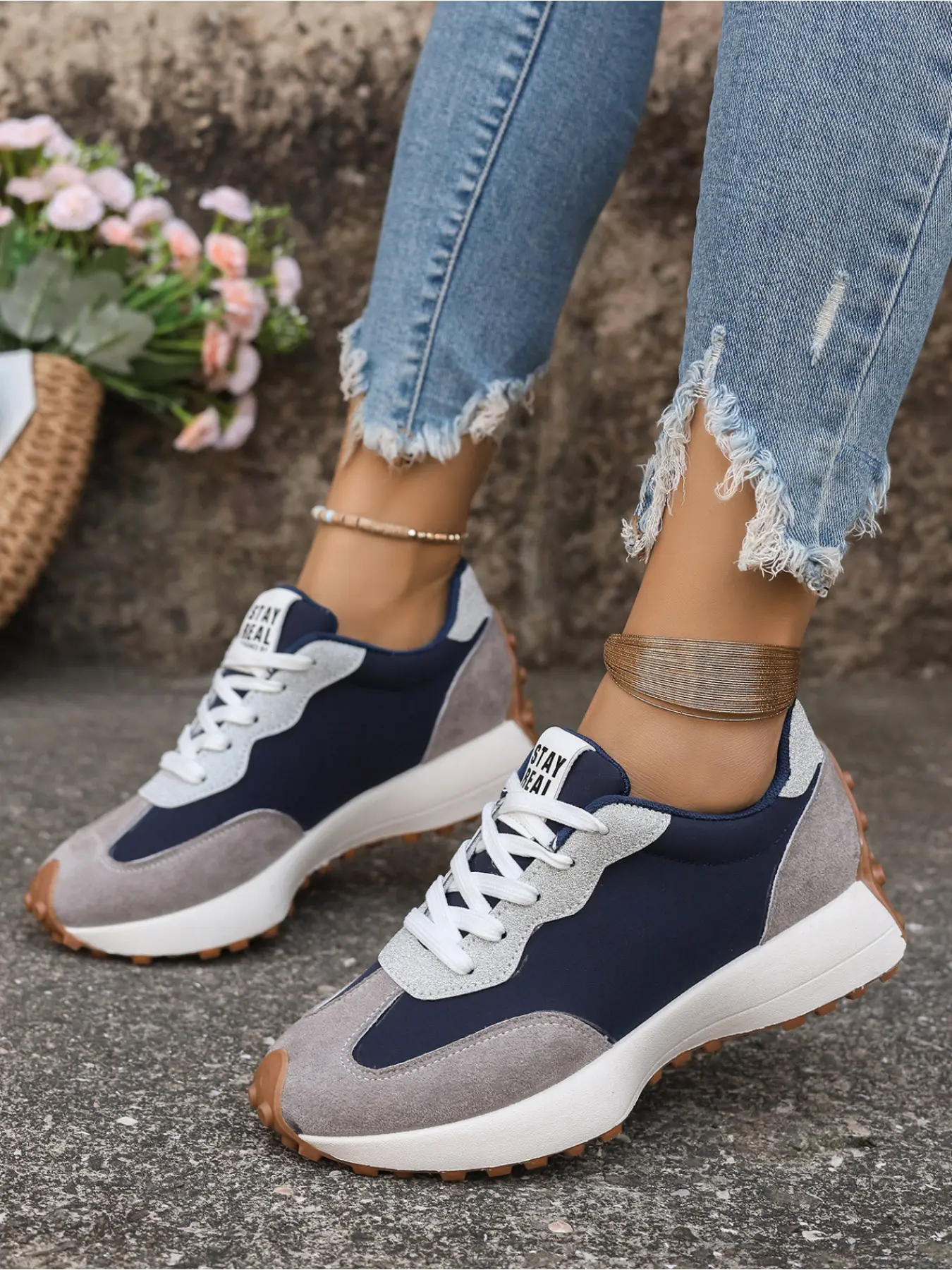 Women's fashionable color-blocked retro thick-soled training shoes, low-top lace-up non-slip casual Sporty Low Top sneakers suitable for vacation, sports, leisure, outdoor trips, and daily wear