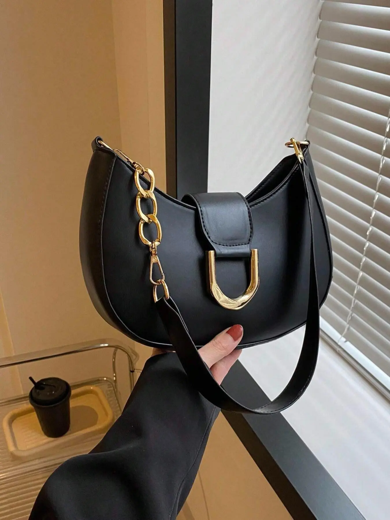 Women's Lightweight Crescent Hobo Bag, Minimalist Zip Shoulder Bag with Metal Accent, Fashion Crossbody Purse, Large Capacity Everyday Handbag for Office, College, Work, Business, Commuting, Travel, Outdoor, Casual Shopping, Perfect Gift