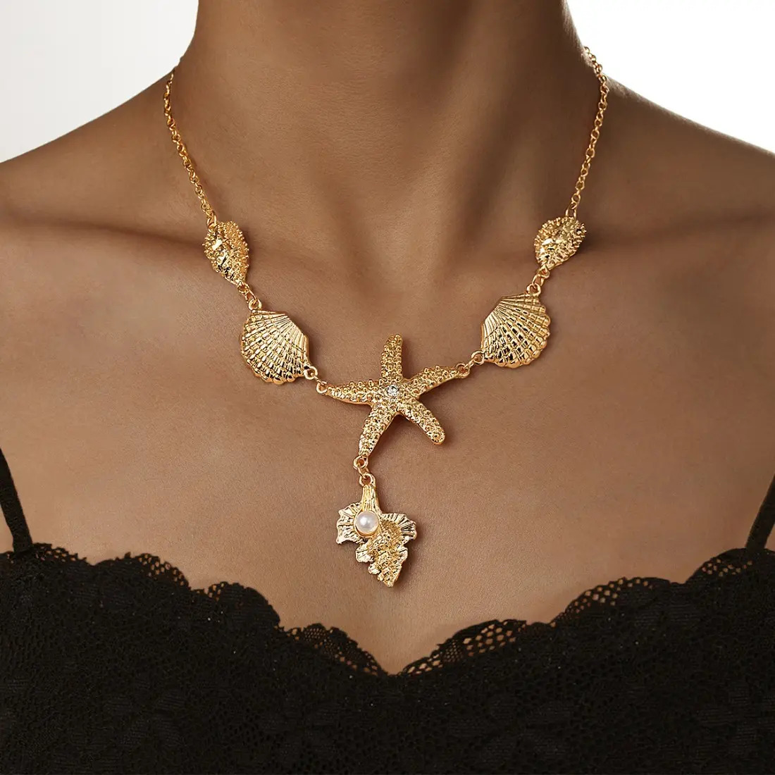 Ocean-Style Starfish Necklace in Alloy, Casual Shell & Conch Charm Pendant with an Elegant Faux Pearl Accent, Female, Plastic