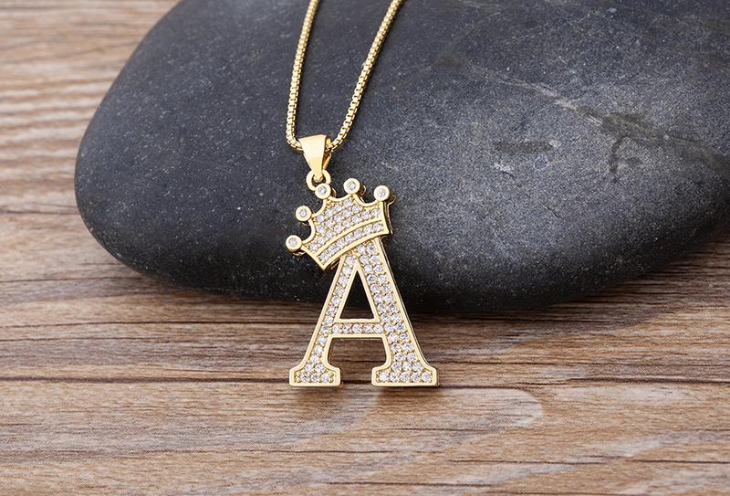 Aesthetic Luxury Copper Zircon A-Z Crown Alphabet Pendant Chain Necklace Hip-Hop Style Fashion Woman Man Initial Name Jewelry Gift for Girl Women Couple