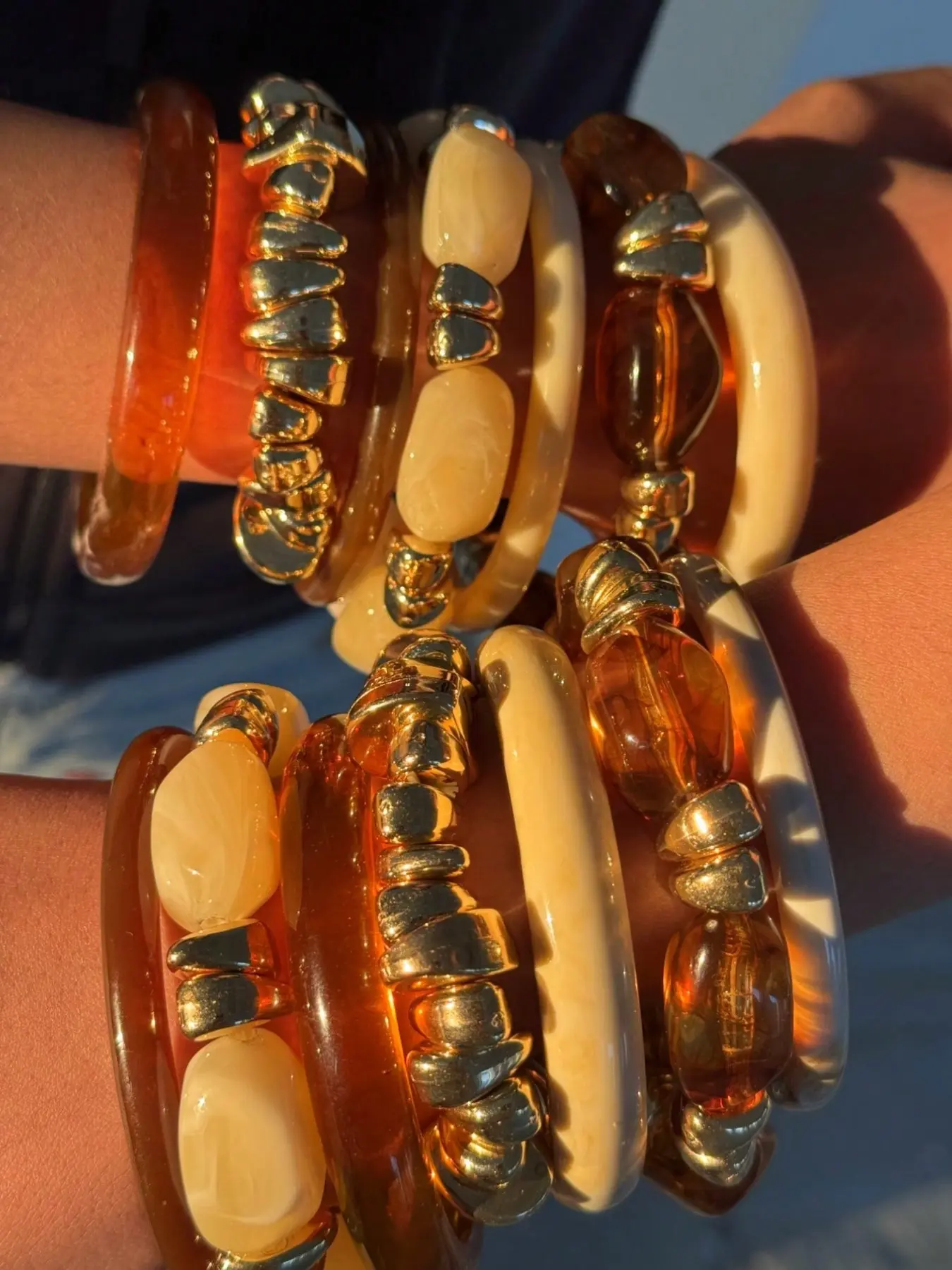 7PCS Luxury Resin Bangle Bracelet Set for Women, Amber & Ivory Marble Acrylic Bangles with Gold Tone Beads, Vintage Retro Stackable Design Cuff Bracelet Collection, Elegant Statement Jewelry for Daily Wear, Parties, Festivals, Vacation & Gifts