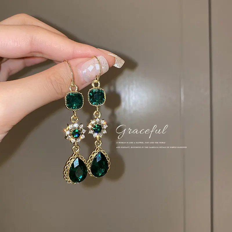 Korean long-style diamond-encrusted emerald drop earrings with zircon flowers, vintage earrings, elegant and luxurious women's earrings