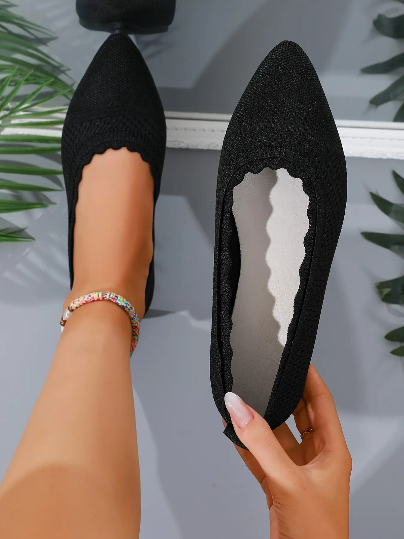 Women's new fashion flat shoes with a knitted breathable upper and lace design, essential for comfortable and soft everyday wear, suitable for casual outings and daily wear.