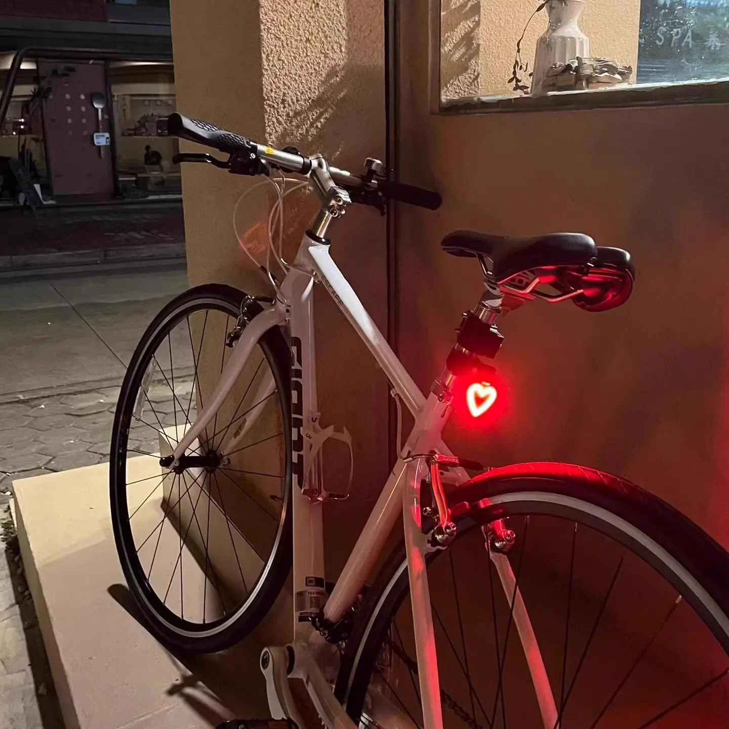 Mountain Bike Night Riding Tail Light Heart Bone Flashing Decorative Signal Light Road Bike Riding Equipment Warning Light