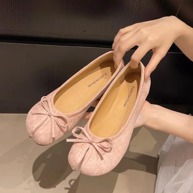 2026 New Pig Hoof Shoes, Cowhide Split Toe Shoes, Women's Summer Flat Bottom Shallow Mouth Single Shoes, Ballet Horseshoe Shoes, Axigo Same Style, One Step Stepping