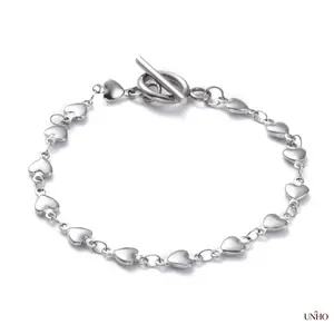7.5 Inch Stainless Steel Heart Toggle Chain Bracelet Style Z163, Polished Silver Tone Dainty Link Wrist Jewelry With Heart Shaped Toggle Clasp, Hypoallergenic Anti-Tarnish Stackable Accessory For Women Daily Casual Dating And Minimalist Outfit Styling