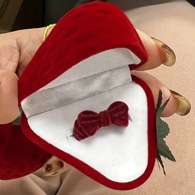 Velvet Strawberry Ring Box, Cartoon Creative Mini Proposal Engagement Jewelry Display Case, Valentine's Day Gift Packaging Storage Box