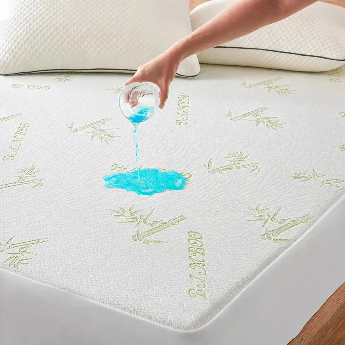MUXHOMO Waterproof Mattress Protector, Pet Hair & Bedwetting Resistant, Soft Breathable Machine-Washable Mattress Cover, Non-Slip Deep Pocket, Noiseless Design for Bedroom, Suitable for Bedroom & Hotel. Pillowcase Not Included, Deep Pocket 8"-21"
