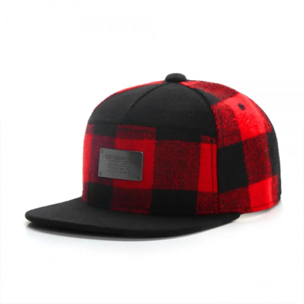 Red Plaid Woolen Metal Label Flat Brim Baseball Cap, Unisex Adult Adjustable Snap Hat with Plaid Pattern, UV Protection Vintage Tartan Casual Sports Outdoor Accessory, All Seasons