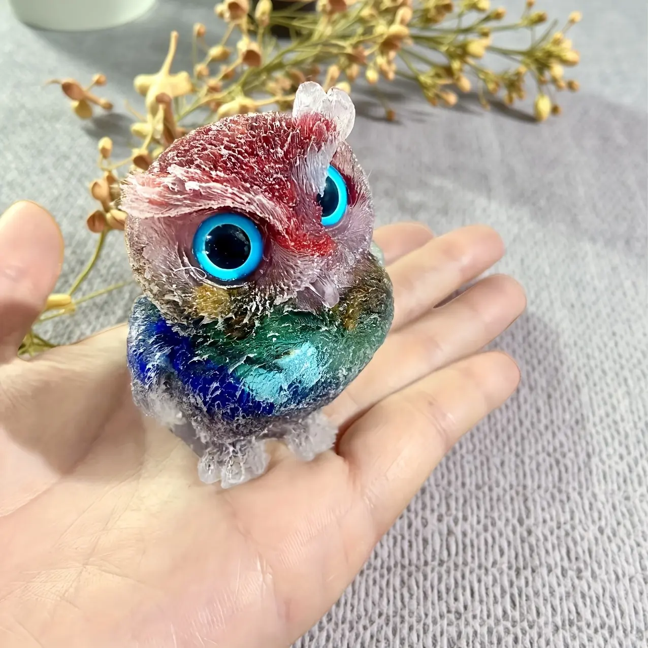A rock crystal owl statue Aojian resin crystal stone sculpture owl decoration sculpture office and home decoration collection gift.