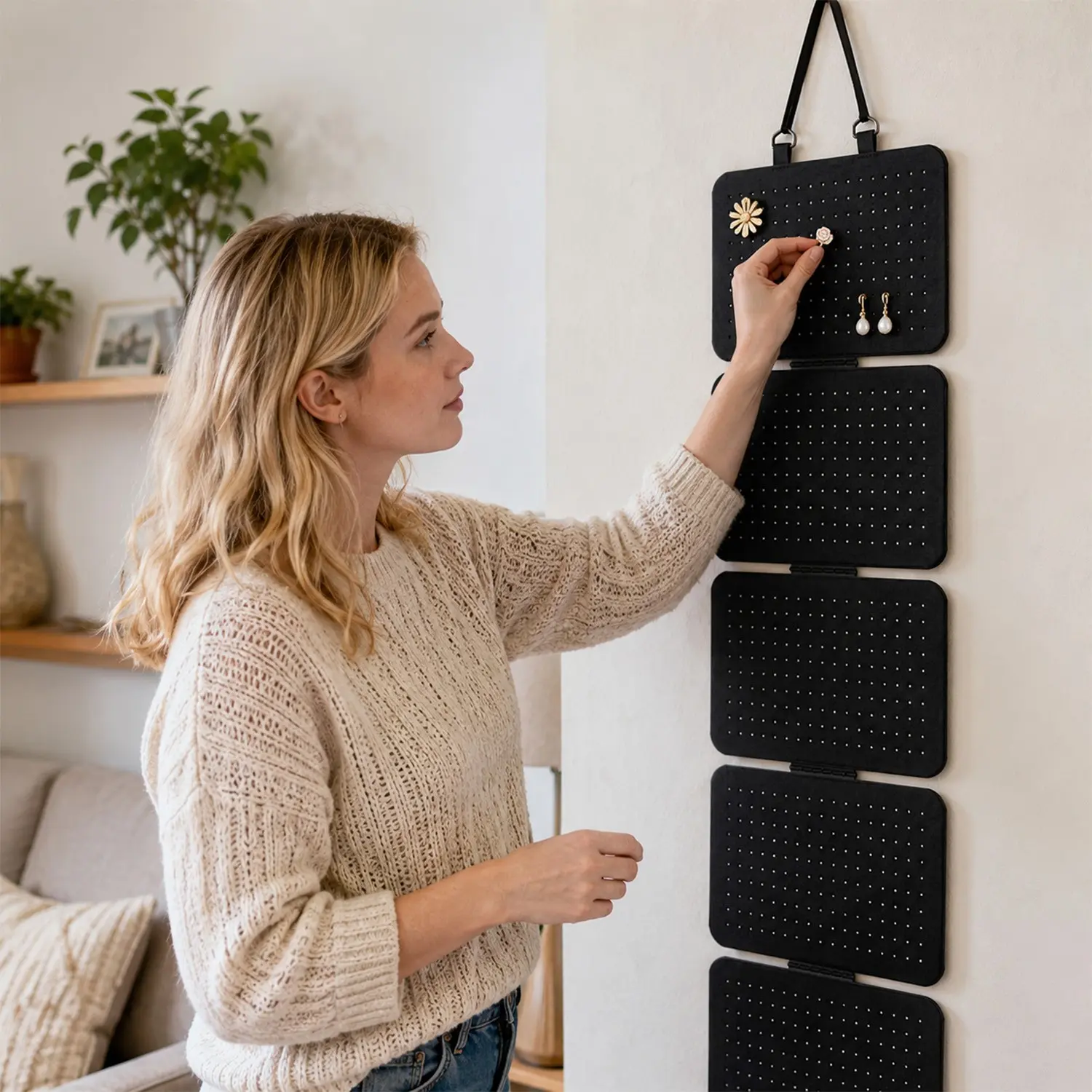 Foldable Hanging Earring & Pin Organizer, Travel-Friendly Felt Storage, Holds over 300 Pins, Wall-Mounted Design, Compact & Portable