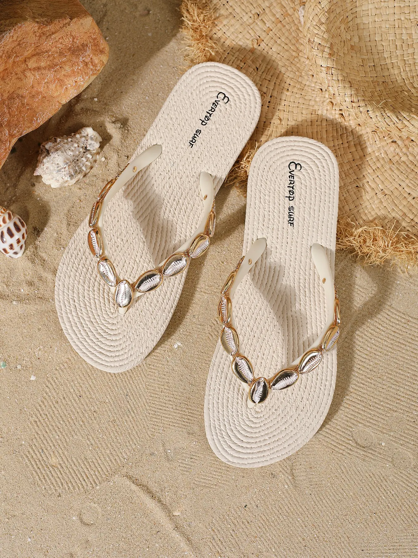Beach Sandals, Comfortable Flip Flops for Summer, Lightweight & Breathable Footwear, Ideal for Beaches & Poolside, Easy Slip-On Design,Rhinestone flip flops