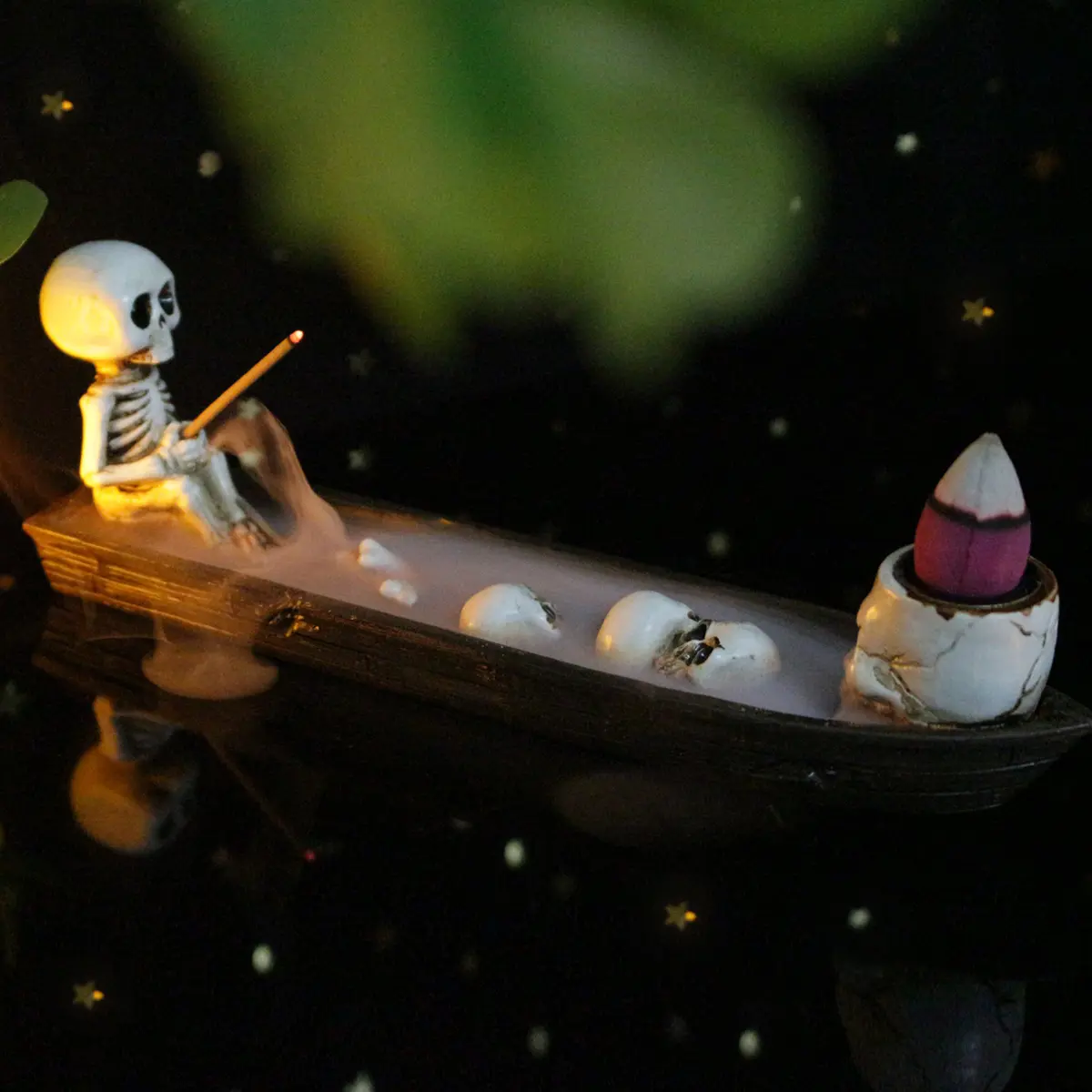 Creative Halloween Skull Fishing Boat Incense Burner, Reverse Flow Smoke, Includes Stick Incense and Scented Blocks, Unique Halloween Gift