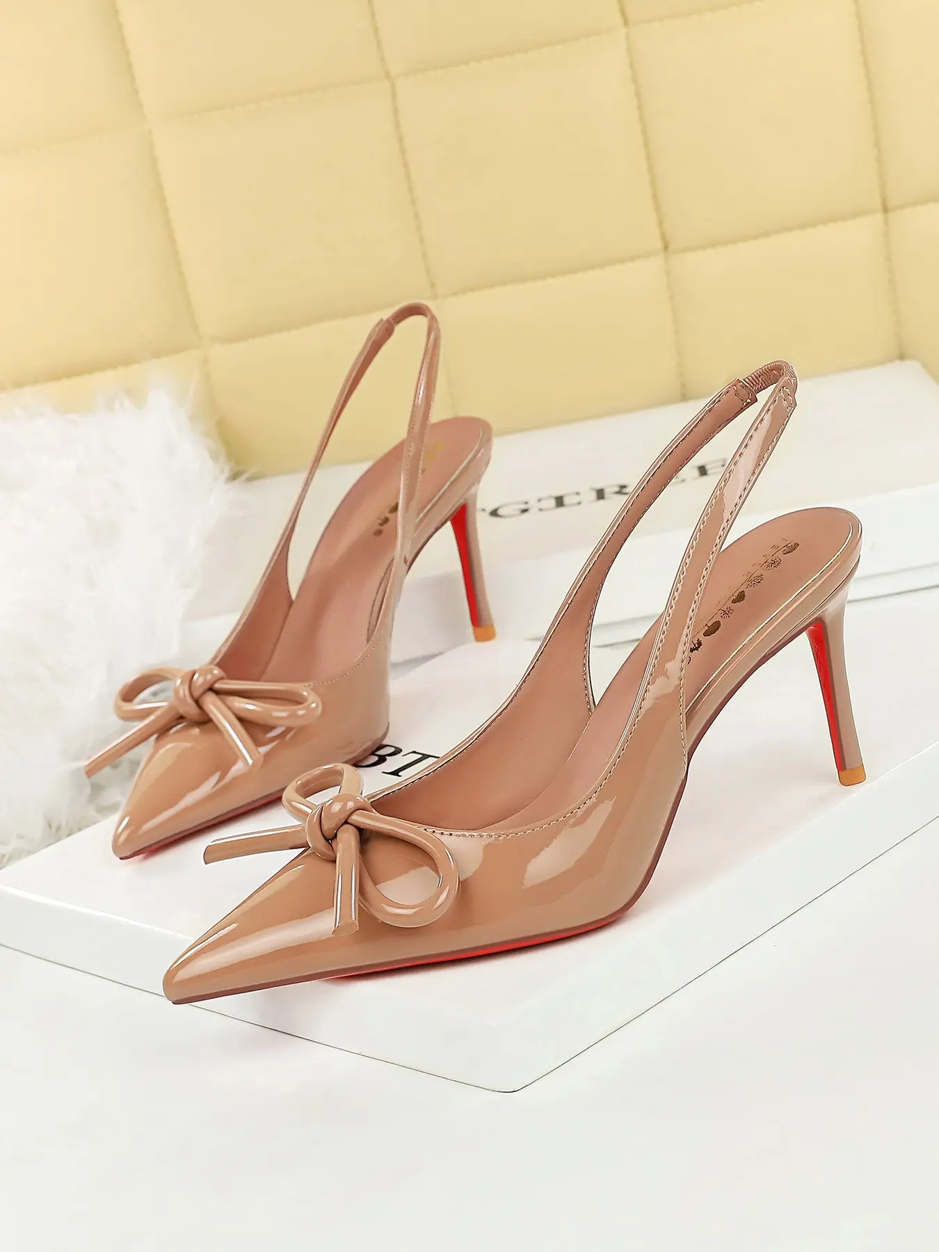 1362-H105 European Style Sexy Party Bow Tie Pointed Toe Low Heel High-End Glossy Leather Backless Strap Sandals