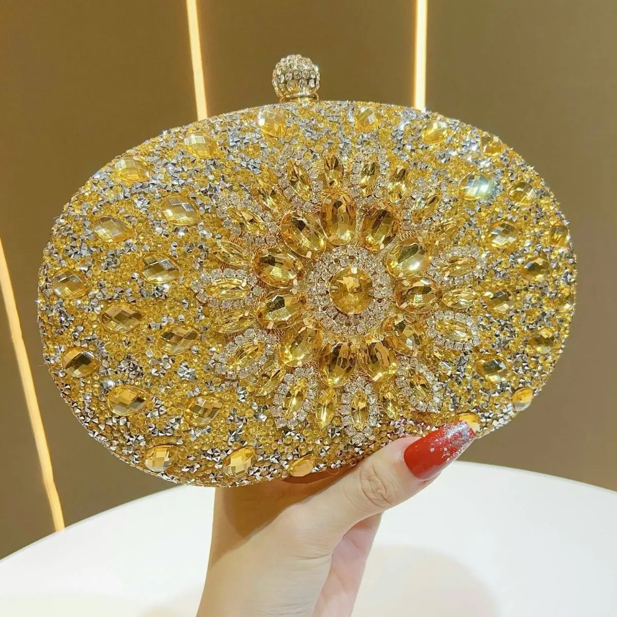 Women's Chic Rhinestone Oval Glittery Clutch Handbag - Crystal Hardcase Shoulder Accessory for Formal Parties, with Gym Bag Compatibility Note for Sports Camping, Glittery Clutch Bag, Party