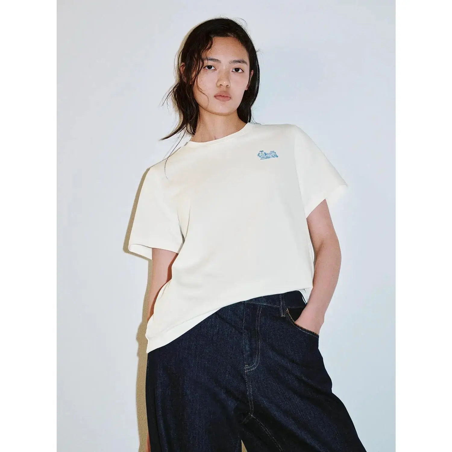 URBAN REVIVO Women's Comfortable Cotton T-Shirt - Simple Fit Casual Short-Sleeve Everyday Top with Slight Stretch, Chest Emblem, Quality Fabric, Lady