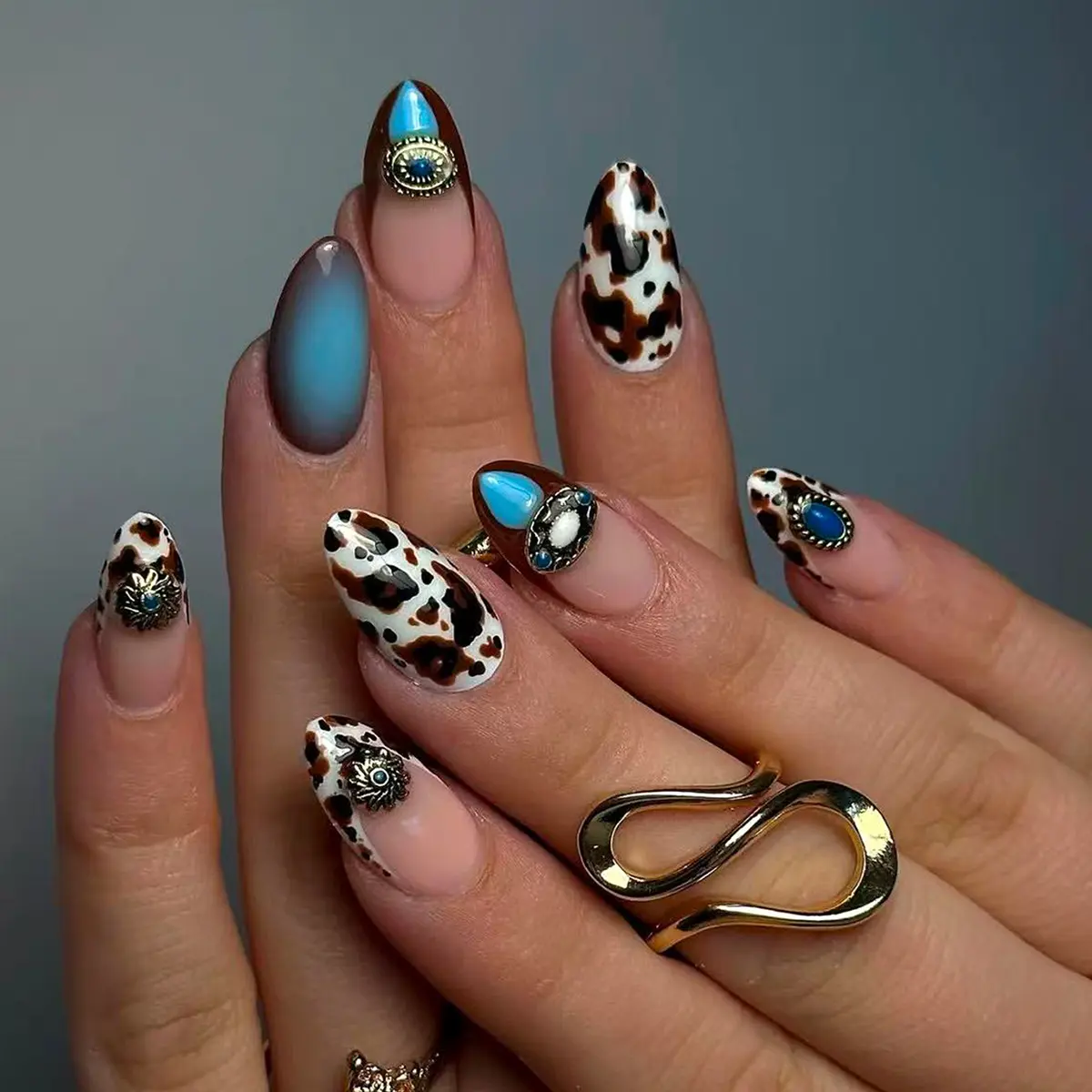 Vintage Cow Print Almond Press-On Nails for Women, 24 Pcs Full Coverage Fake Tips, Removable and Reusable Set for Daily Wear