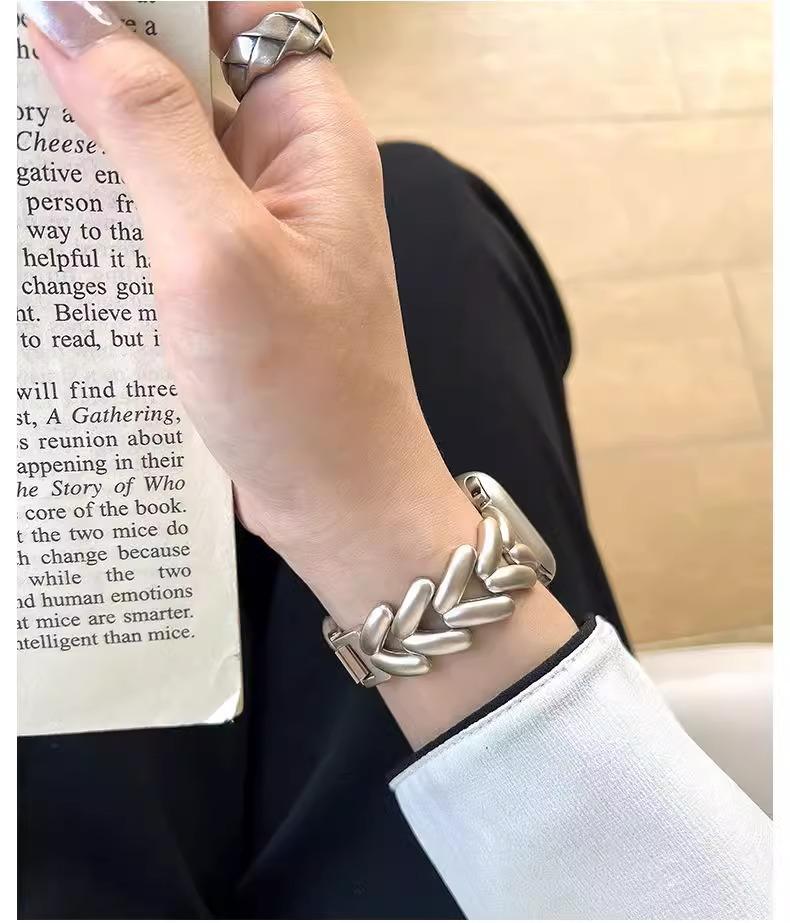 Premium Metal Apple Watch Strap, Luxury Fashion Replacement Band Compatible with Apple Watch Series, High-End Smart Watch Accessory