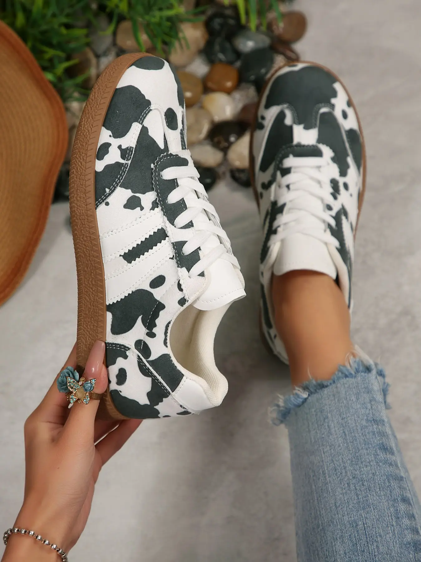 Vintage Spot Pattern Casual Board Shoes, Classic Trainer Style, Soft Upper, Lightweight Comfort, Laces Design, Pair with Jeans or Skirts