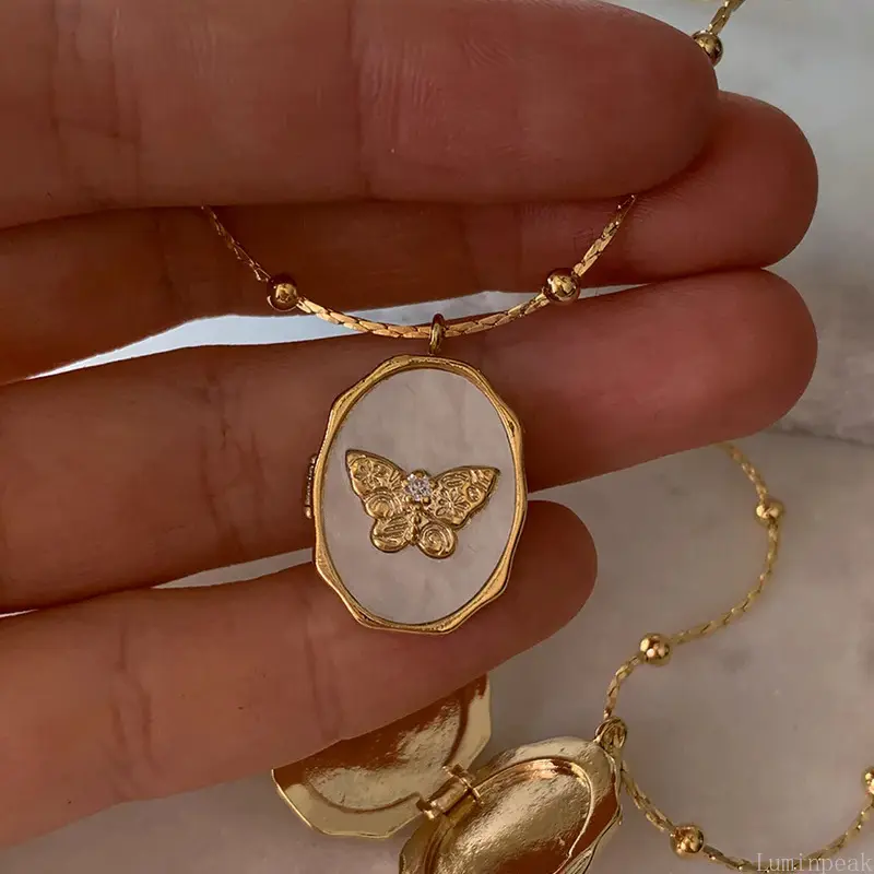 Female Gold Plated Butterfly-Shell Opening-and-Closing Locket Necklace, Vintage Anti-Fade Photo Frame Pendant Jewelry, Unique Personalized Ornament for Daily Matching (Indoor Recreation Use)