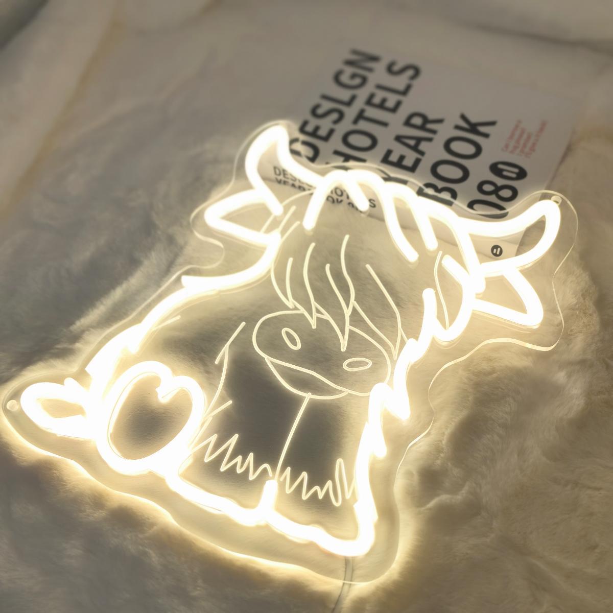Highland Cow LED Neon Sign, Adjustable Brightness Wall-Mountable USB Powered Home Bedroom Party Decoration Christmas Gift Idea Ambient Decoration Lamp