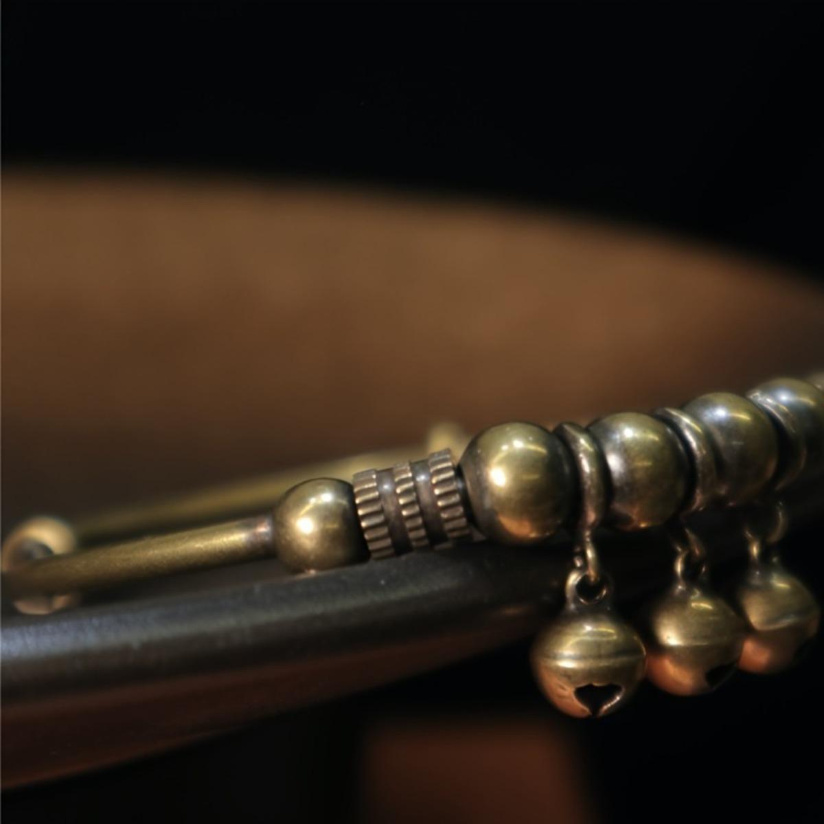 1 Piece Retro Fashion Geometric Bell Beaded Bracelet Push-pull Bracelet Women's Daily Wear Gift Vintage Luminescent Stainless Steel Pendant Necklace Anime the Ring birthday festival ideal wedding bff friendship style，ASMR bracelet