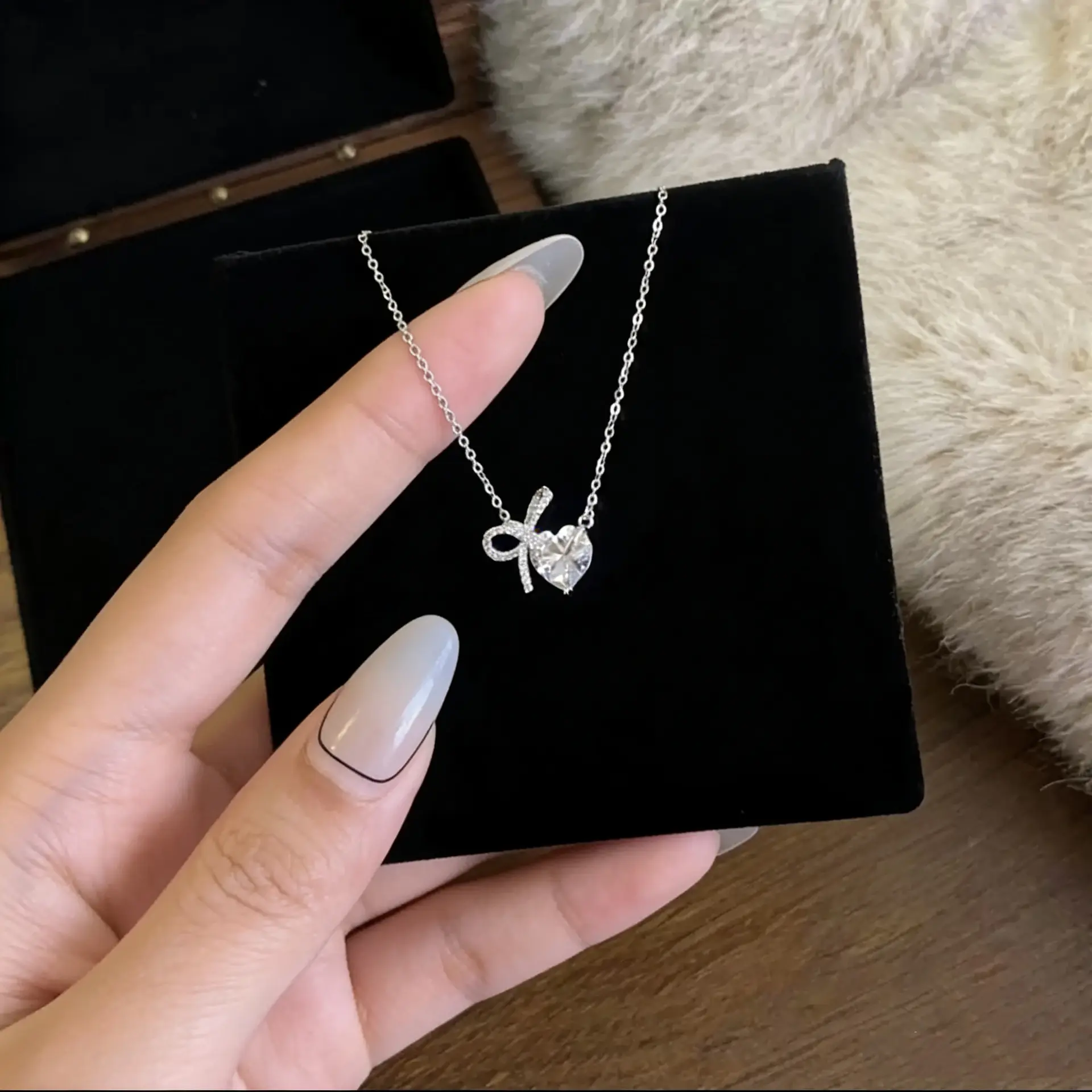 Women's Elegant Heart Necklace, Dainty Zircon and Rhinestone Bow Pendant Clavicle Chain for Females, Gemstone, Sweet, Metal