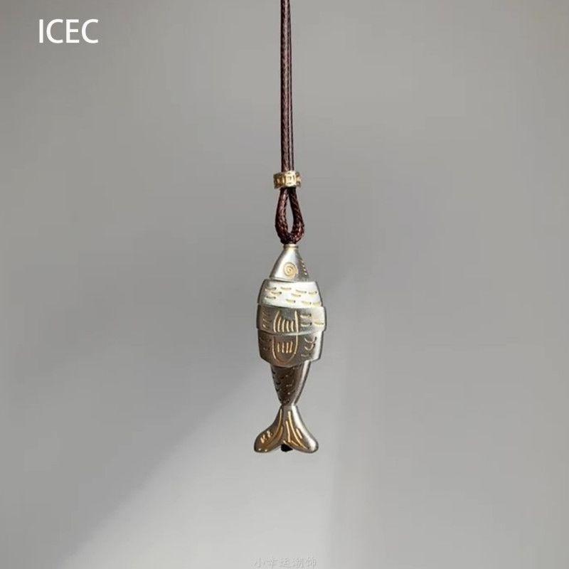 A vintage vinage cold style small fish pendant necklace with a niche design and exquisite long autumn and winter sweater chain