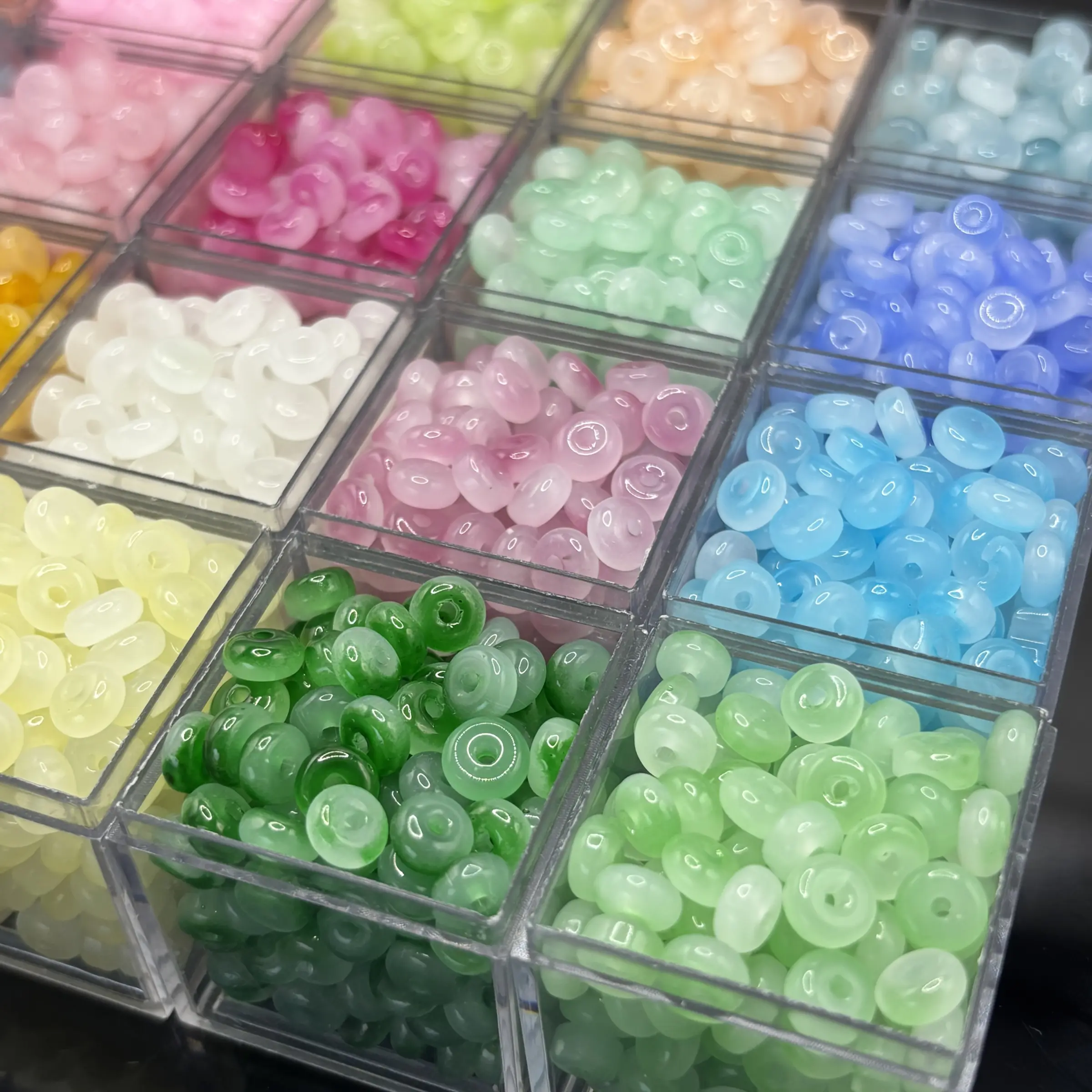 451pcs 20 Colors 6mm Beads Set, Smooth Texture Vibrant Beads for DIY Jewelry Making, Christmas Valentine Bracelets Necklaces