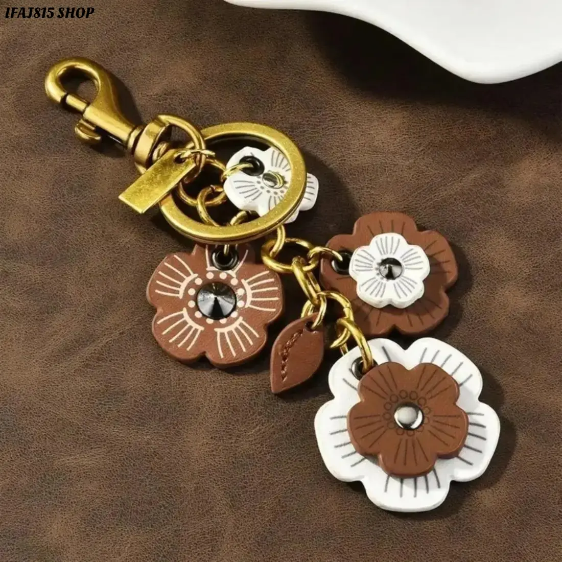 Vintage Leather Flower Bag Charm, Aesthetic Handmade Purse Pendant Keychain Accessory, Cute Floral Key Ring Holder for Handbags, Backpacks & Car Keys, Retro Style Decorative Charm Gift for Women, Birthday Holiday Everyday Use