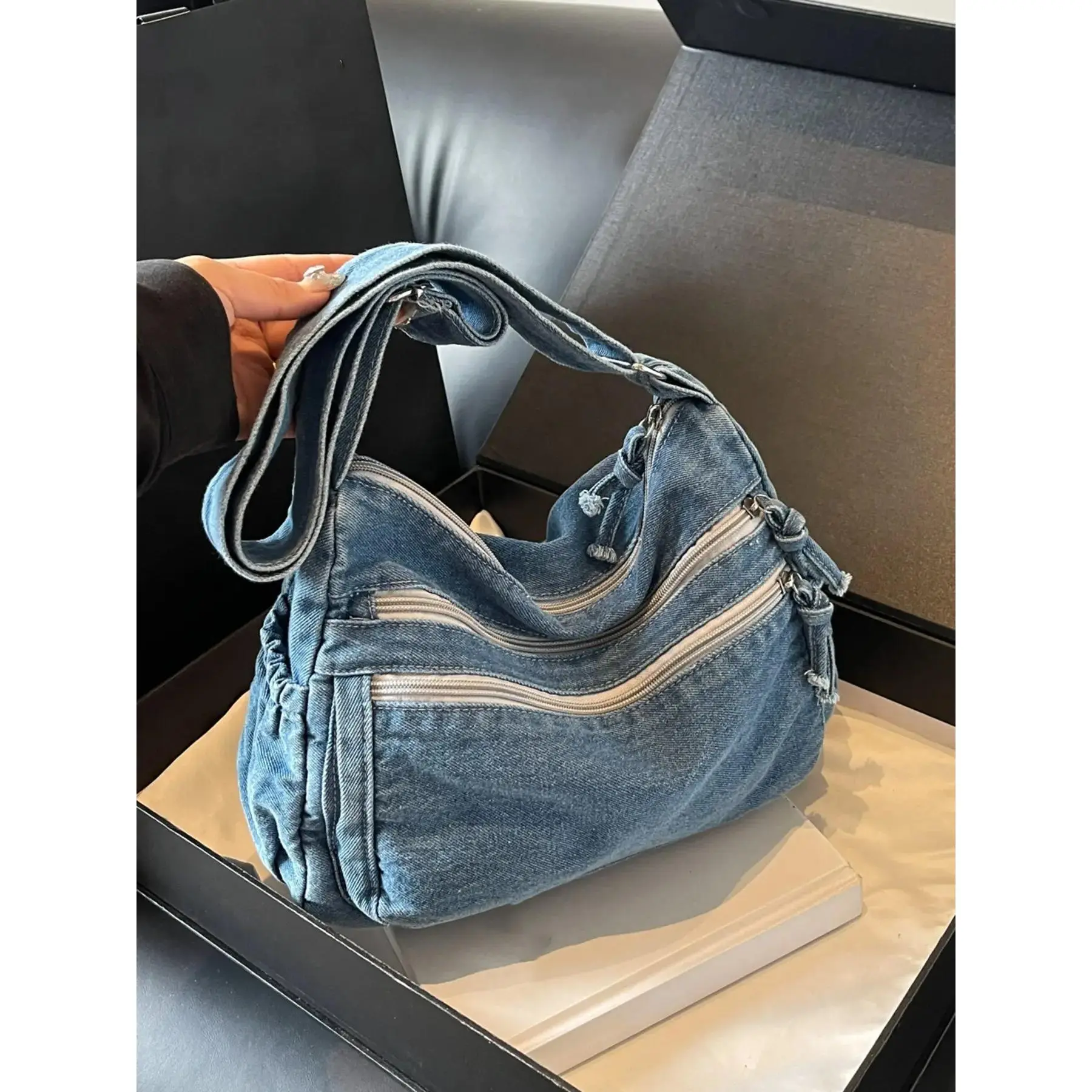 Retro distressed denim tote bag, multi-zipper design, large-capacity underarm shoulder bag, shoulder crossbody bag, Denim crossbody bags, Casual crossbody bag