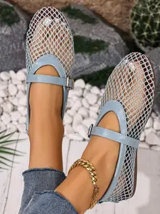 Plus Size 36-43 Wide Fit 2026 Summer New Hollow Mesh Mary Jane Mules, Patent Leather Single Buckle Strap, Breathable Mesh Flat Sole, Loose Comfortable Versatile Women Mules, Daily Commute, Beach Vacation, Shopping Dating, Outdoor Trip, French Elegant Matc